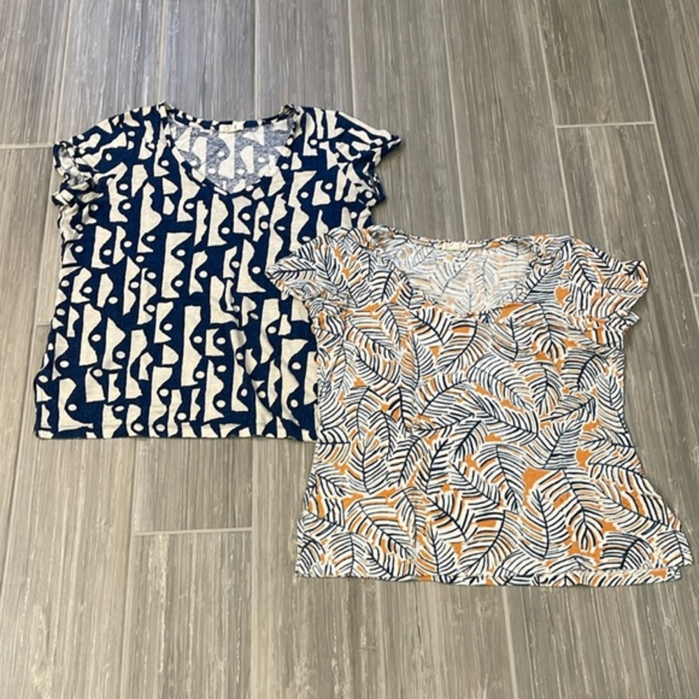 Set of 2 Nic and Zoe v neck tee shirts, size S